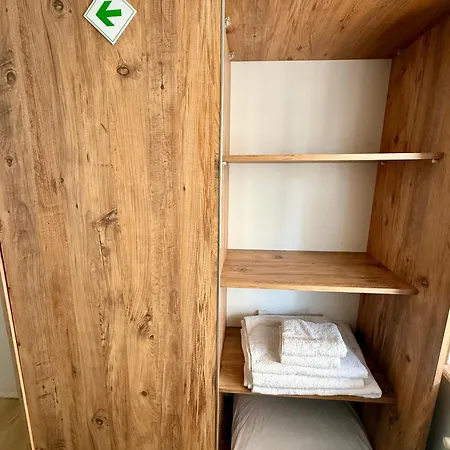 Konyaalti Plajina Yuerueme Mesafesinde Merkezi Konum * אנטליה